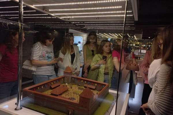 photo5256123699617184733