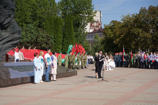 photo_5472348571094339165_y