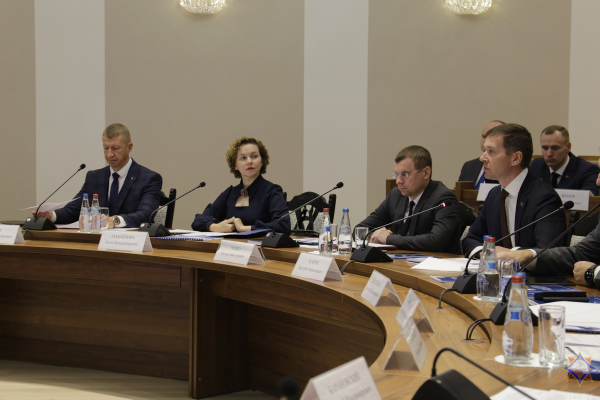 министры