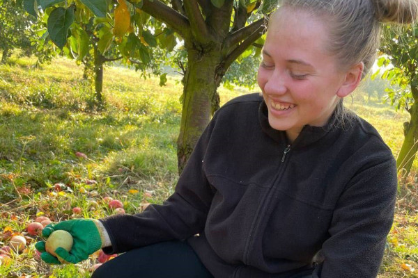 photo_5289819414566392683_y