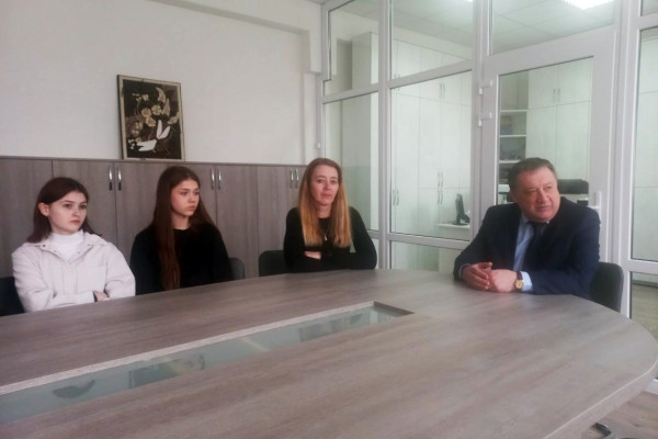 photo_5217790356291180125_y