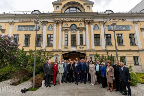 photo_5346127230385903388_y