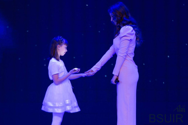 photo_5355134227777184815_y