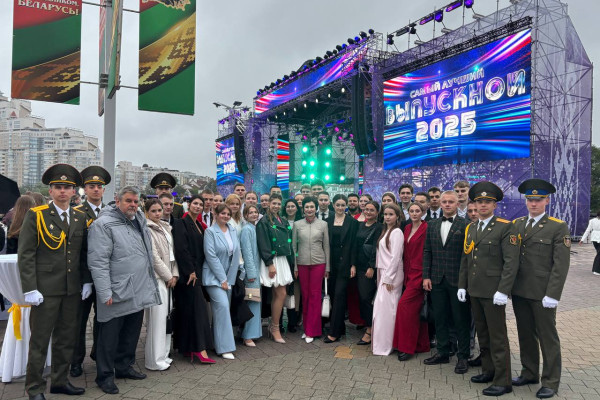 photo_5382165755505799535_y