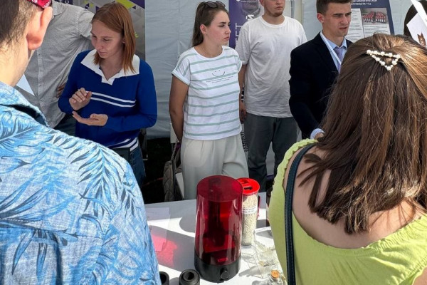 photo_5398102656859366445_y