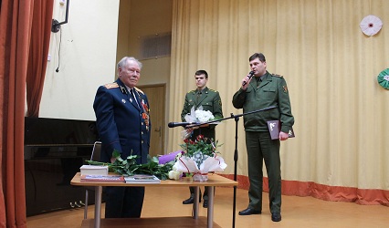 Актив курсантов военного факультета во главе с командиром батальона курсантов подполковником Е.А. Скибой приняли участие в торжественном собрании, посвященном 90-летию ветерана Вооруженных Сил Н.И. Лагуткина