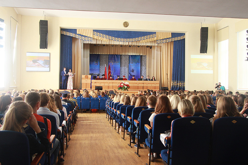 Более 1200 лучших абитуриентов 2016 года прошли посвящение в первокурсники ГрГУ имени Янки Купалы (ОБНОВЛЕНО, ФОТО)