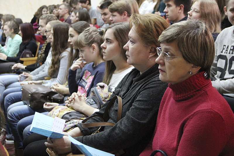 Прадстаўнікі ГрДУ імя Янкі Купалы правялі ў Гродне прафарыентацыйную акцыю «Абітурыент - 2017: алгарытм поспеху»