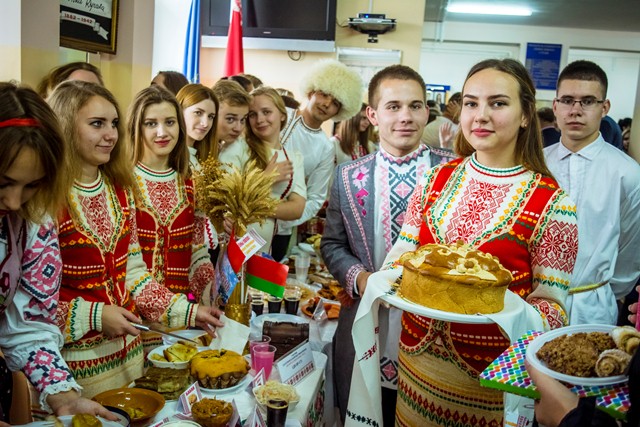 Юридический факультет ГрГУ имени Янки Купалы приглашает принять участие в благотворительной студенческой выставке-ярмарке «Беларусь хлебосольная»