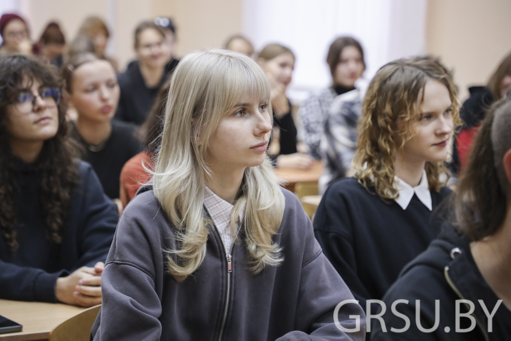 Рэктар Купалаўскага ўніверсітэта сустрэлася са студэнтамі і выкладчыкамі факультэта мастацтваў і дызайну