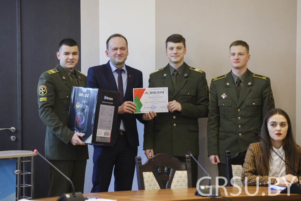 ФОТОФАКТ: В Купаловском университете наградили студентов-победителей конкурсов, посвященных выборам