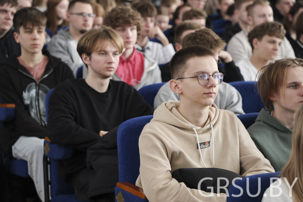 ФОТОФАКТ: в ГрГУ имени Янки Купалы состоялся концерт, приуроченный 36-летию вывода войск из Афганистана