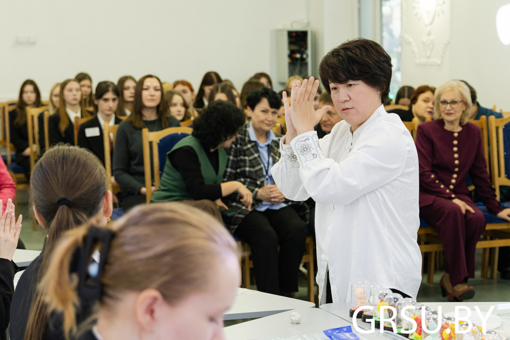 В ГрГУ имени Янки Купалы состоялась стажировка преподавателя художественных предметов из Китая