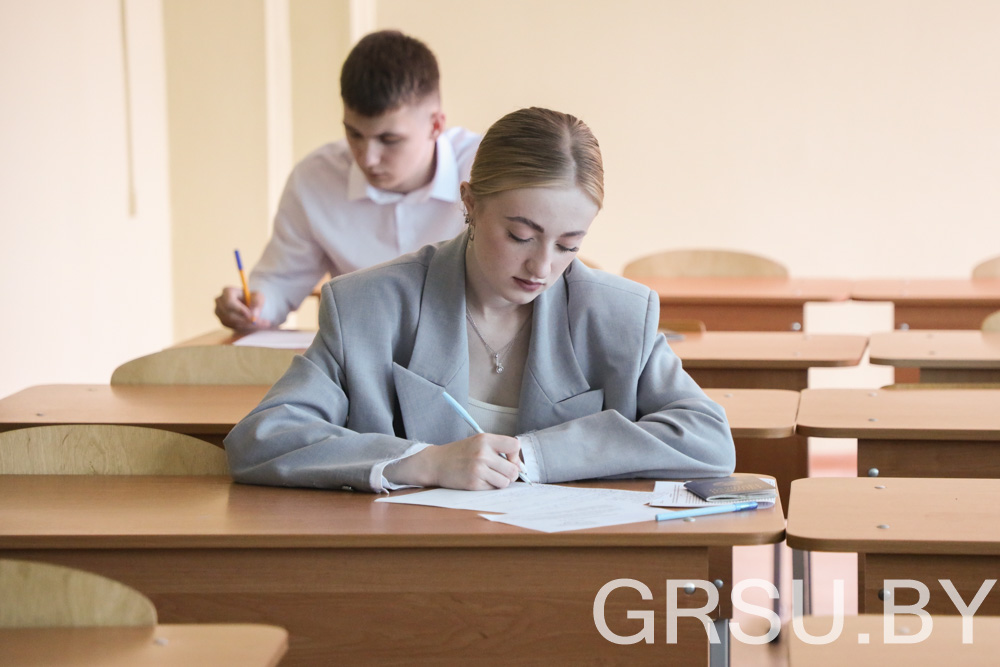 Уступныя іспыты для абітурыентаў, якія паступаюць на ўмовах мэтавай падрыхтоўкі, пачаліся ў ГрДУ імя Янкі Купалы