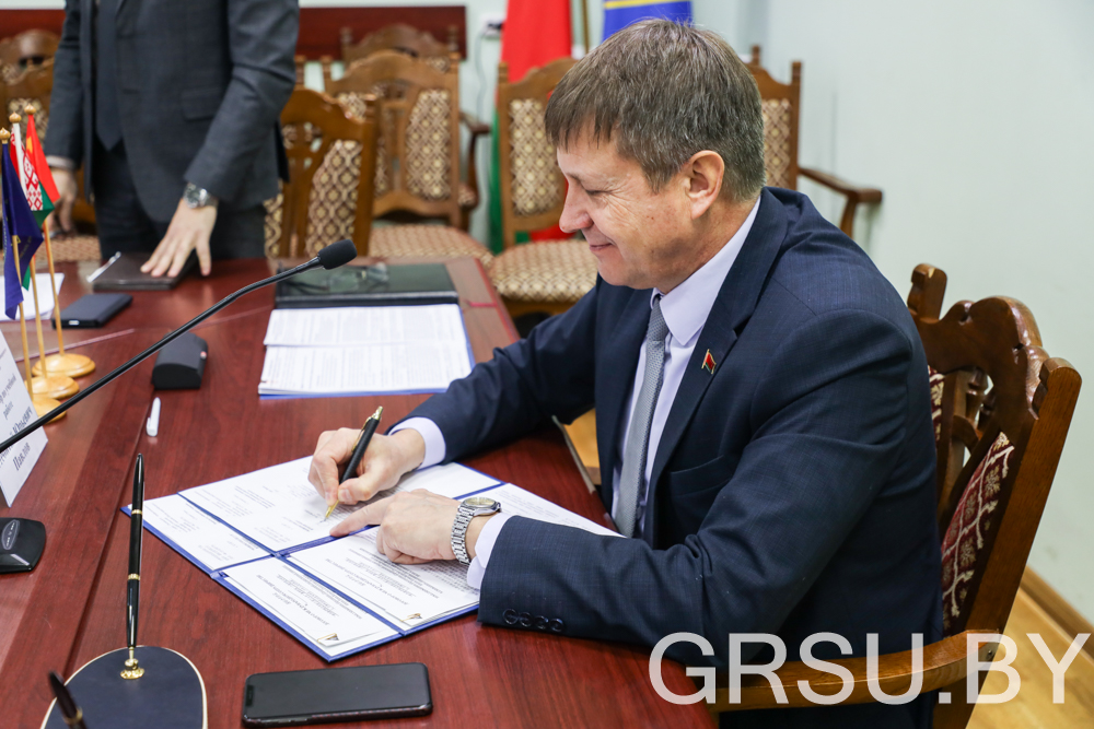 ГрДУ імя Янкі Купалы і Цзіліньскі прафесійны каледж навукі і тэхналогій падпісалі Дагавор аб супрацоўніцтве